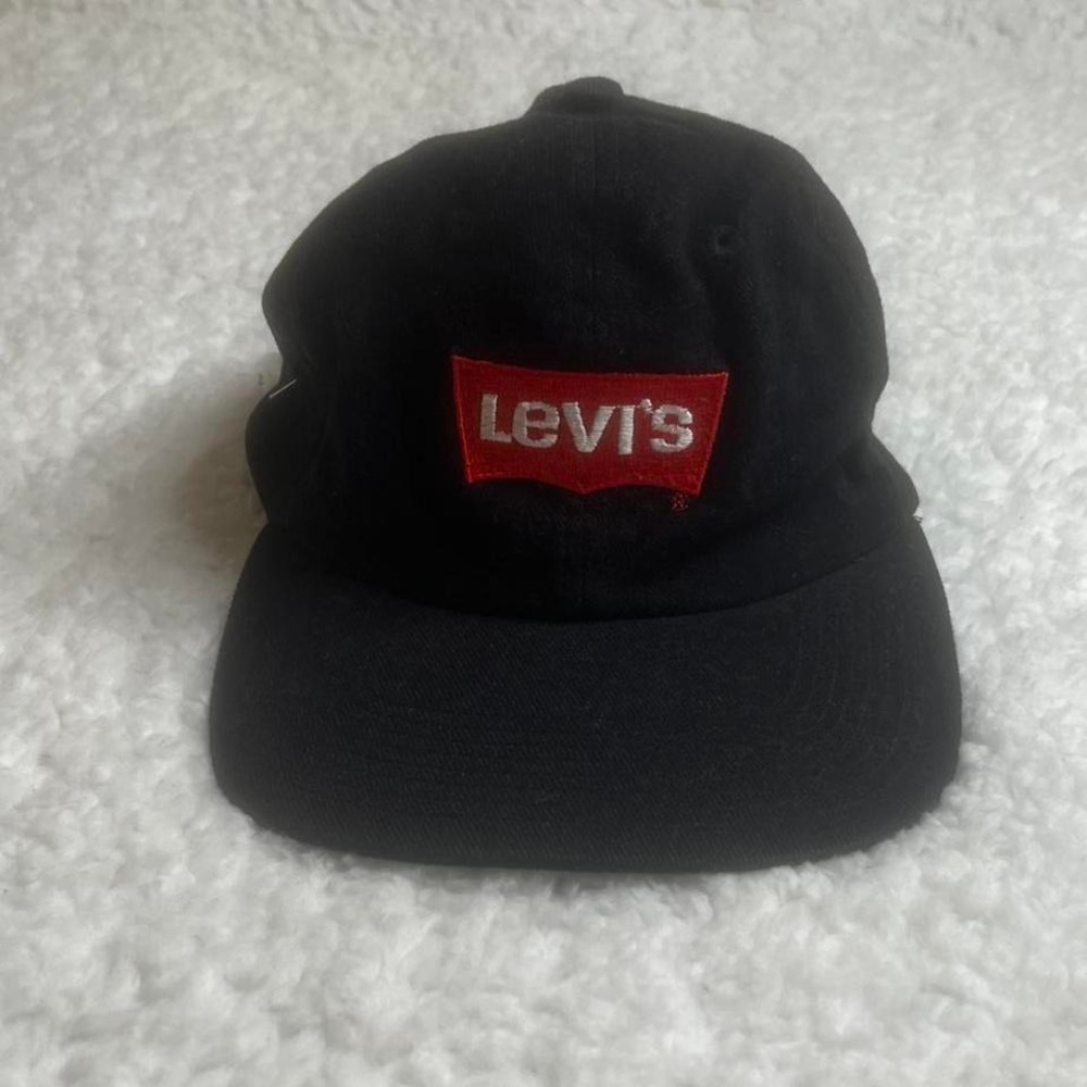 Vintage embroidered‎ Levi's adjustable black and red hat 90s